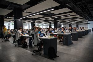 Más de 100.000 profesionales <em>tech</em> fugados de España en busca de mejores condiciones laborales